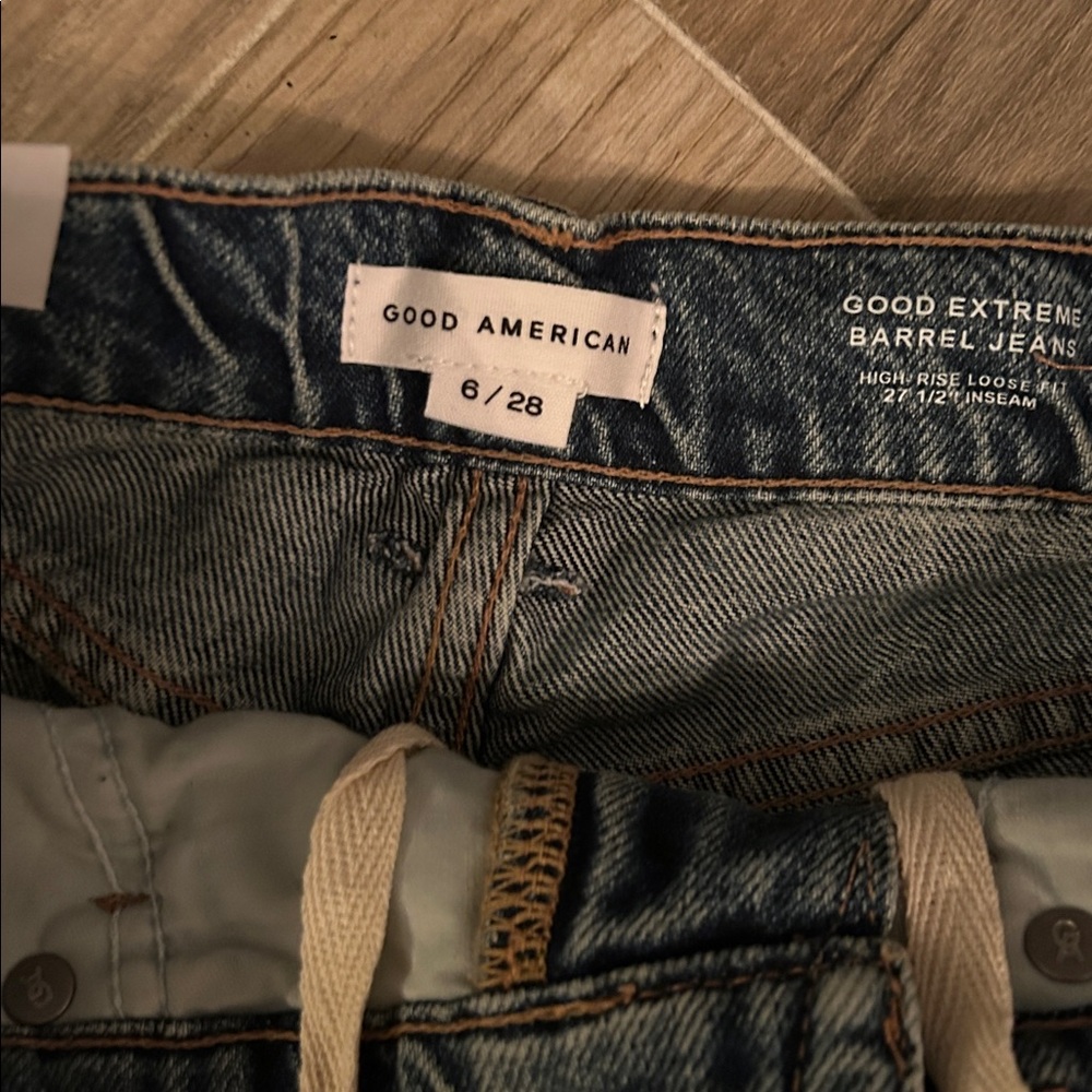 BRAND NEW Good American good extreme barrel Jeans size 6 NWT!👖🎁 - Picture 11 of 15